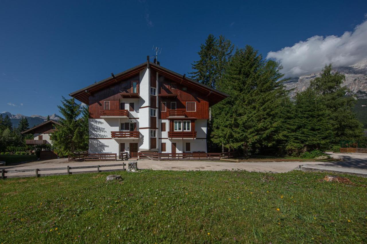 Апартаменти Cortina-House Кортіна-д'Ампеццо Екстер'єр фото